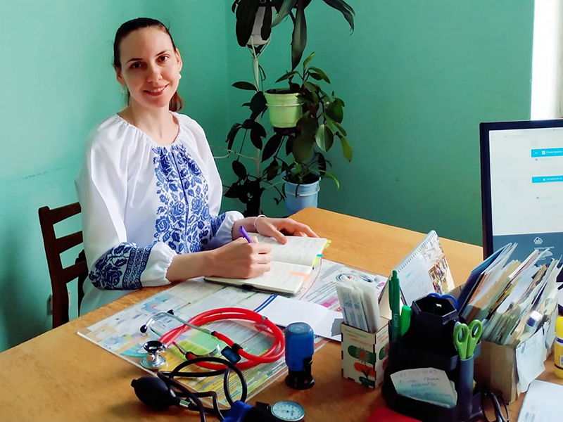 Терапевтка центру ПМСД «Ювілейний» Катерина Почтар на своїй сторнці Facebook дає поради, як зміцнити свій імунітет, що не захворіти цієї осені. Дежерело: фотографія з фейсбк-сторінки Катрени Почтар.